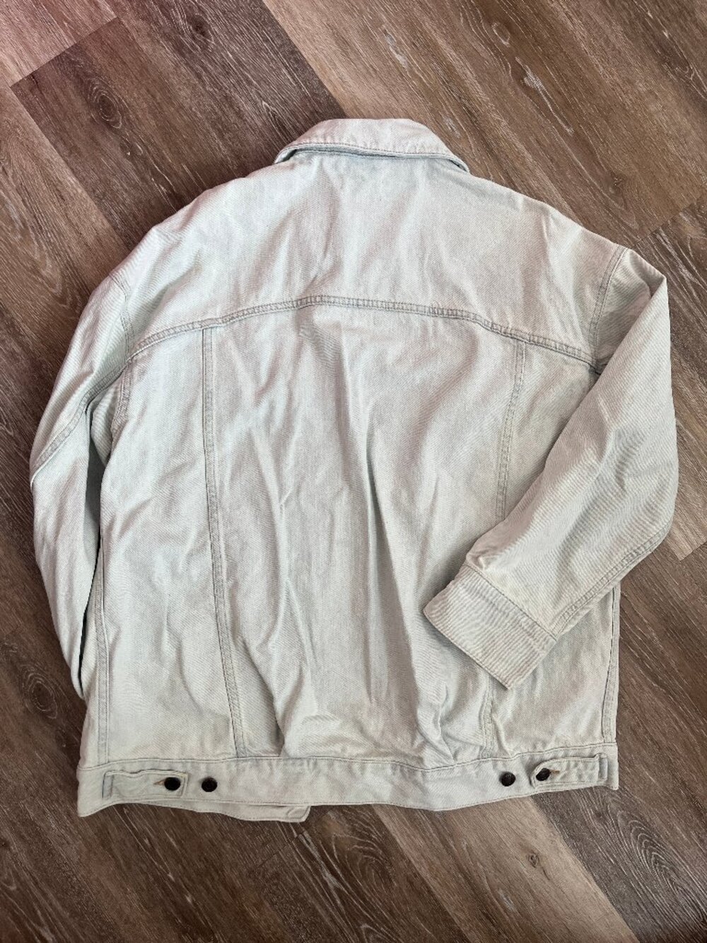 Oversized Fall Light Wash Blue Denim Jacket with Pockets!! - Picture 3 of 7